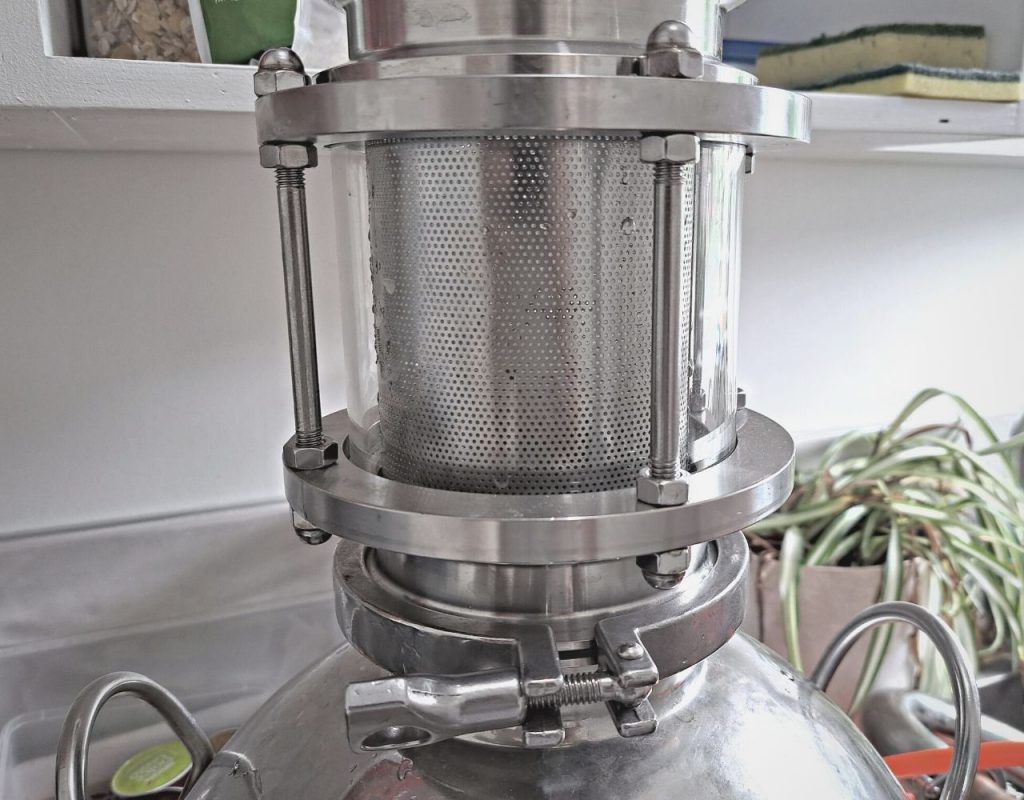 Image of diy distilling gin basket on 4 inch sightglass